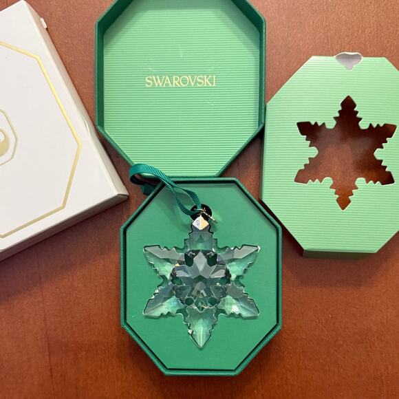 Swarovski Snowflake Ornament 2024 Green Box Crystal Holiday Collectible NEW - Picture 1 of 9